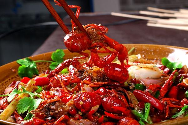 龍蝦怎么去頭和蝦線，龍蝦頭里面的黃是什么