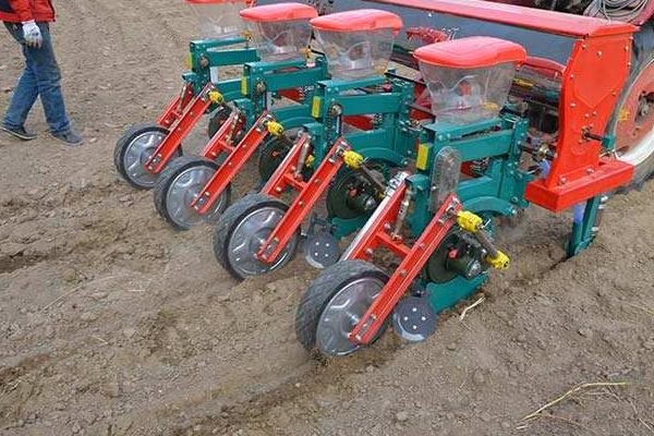 玉米播種機怎么調株距,一般有幾個檔位