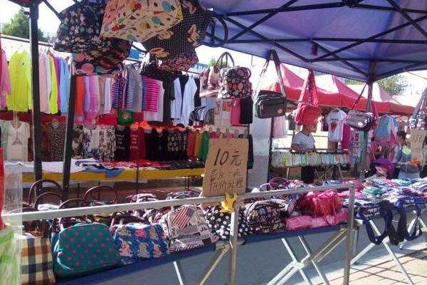 擺地攤放什么音樂吸引客戶,口號怎么喊