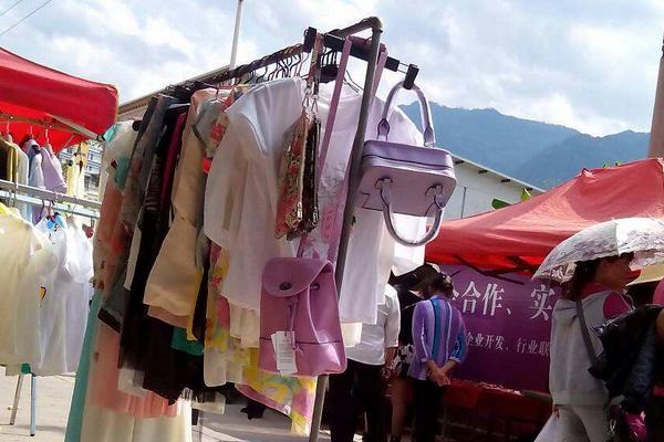 擺地攤放什么音樂吸引客戶,口號怎么喊