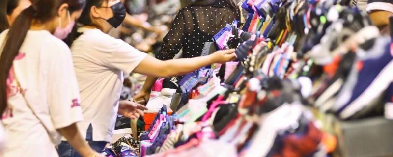 擺地攤放什么音樂吸引客戶，口號怎么喊