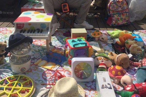 擺地攤賣什么好（2020擺地攤賣啥好賣又賺錢）