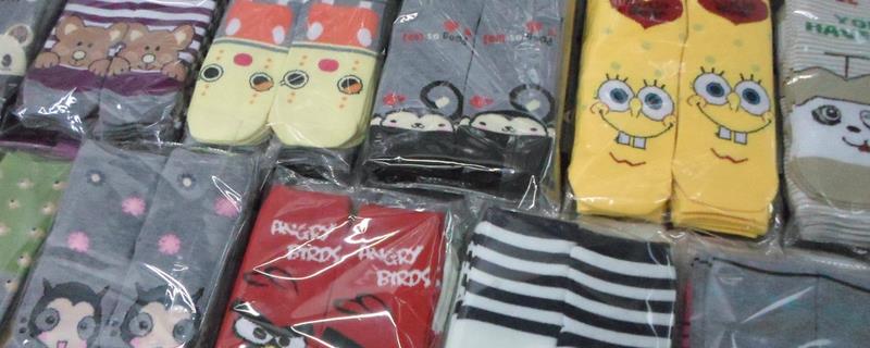 擺地?cái)傎u襪子怎么樣？在哪里進(jìn)貨，一晚上可以賺多少